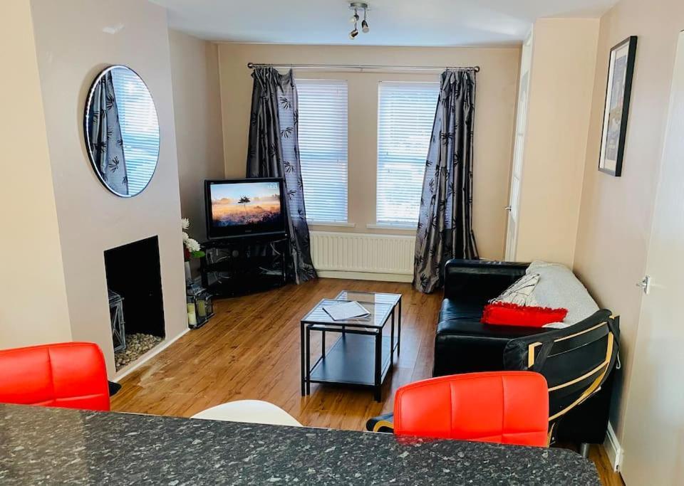 Trish's Townhouse For Eats-arts-drinks-parks! Apartment Belfast