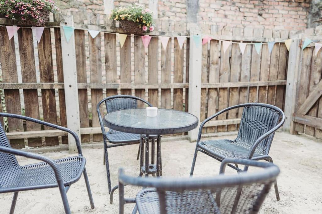 Trish's Townhouse For Eats-arts-drinks-parks! * Belfast