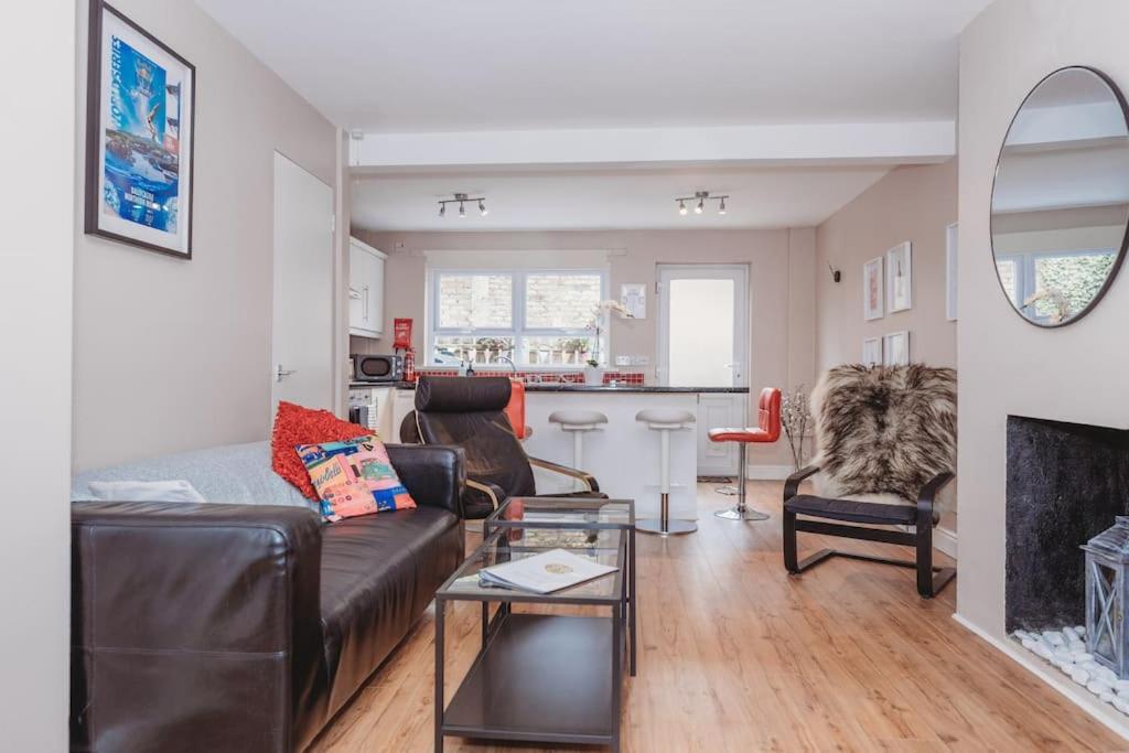 Trish's Townhouse For Eats-arts-drinks-parks! Apartment Belfast